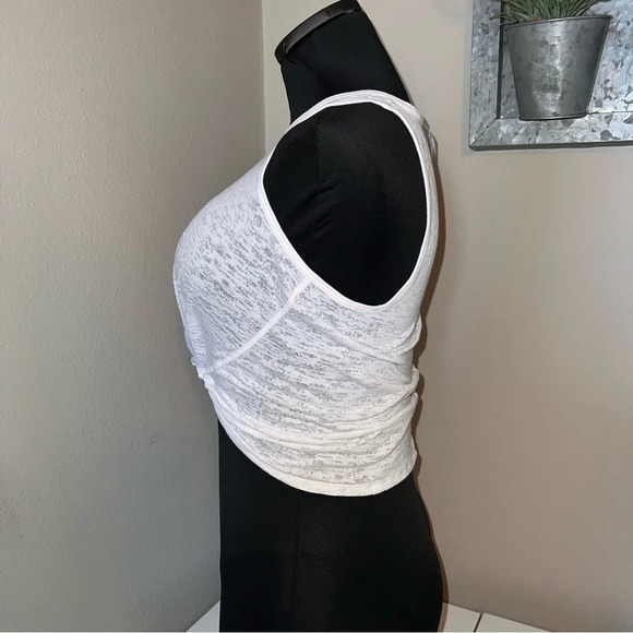 Lululemon Breeze Through Twist Tank Size 2 - Picture 3 of 7